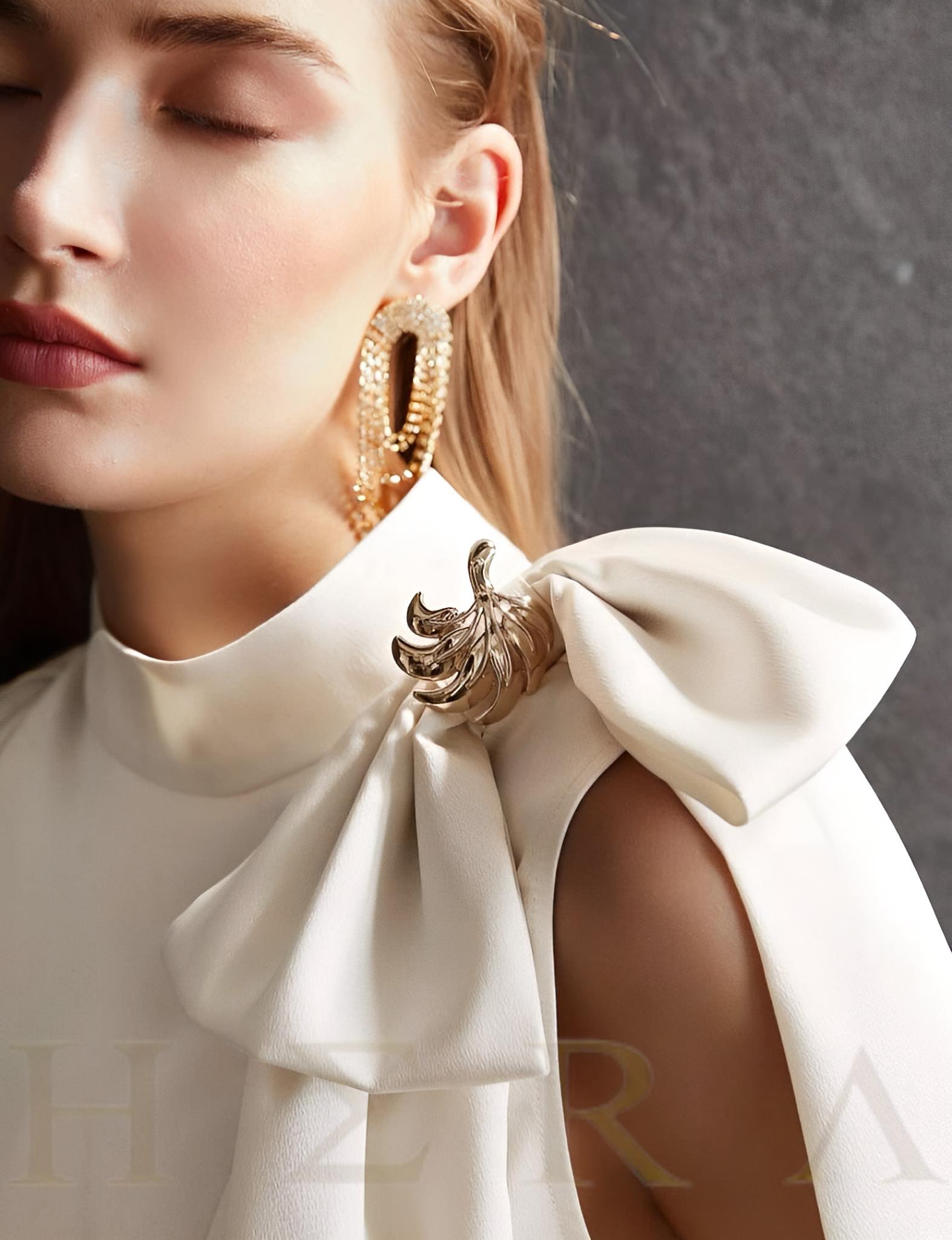 Bow Shoulder Embellished Top - Imagen 9