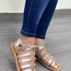 Hermosas sandalias de cuero